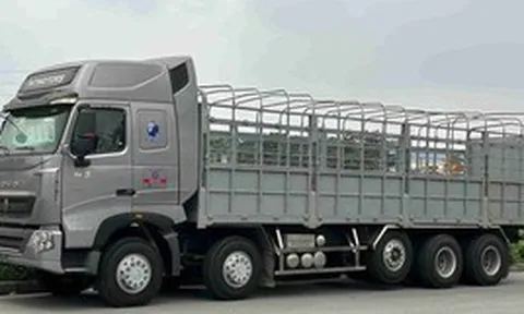 Phát hiện xe tải màu xám lạ, công an Việt Nam lập tức theo dõi giám sát và kiểm tra