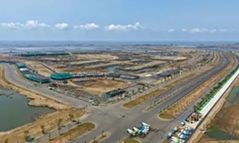 Các “chim đầu đàn” Vingroup, Sun Group, Sunshine Group… đã dồn dập “Nam tiến” bằng các siêu dự án