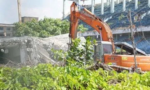 Cận cảnh tháo dỡ sân vận động Chi Lăng sau 12 năm vướng đại án