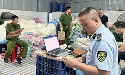 Khởi tố vụ án sản xuất băng vệ sinh giả quy mô hàng chục ngàn gói