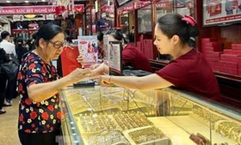 Vì sao giá vàng gần đây liên tục giảm mạnh?