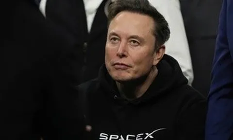SpaceX gọi vốn lịch sử, tỉ phú Elon Musk chạm mốc tài sản chưa từng có