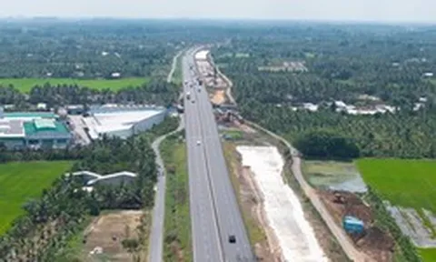 Đẩy nhanh tiến độ mở rộng tuyến cao tốc huyết mạch