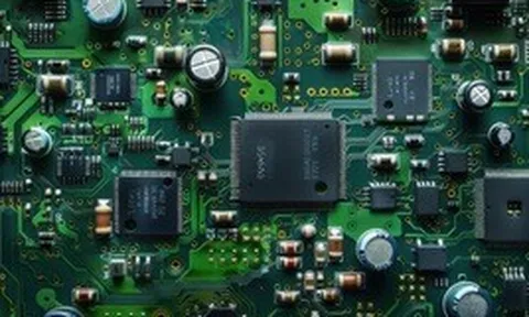 Một loại vật liệu ít ai biết đến đang khiến giá bo mạch tăng sốc 40%,  cả ngành công nghệ đứng ngồi không yên