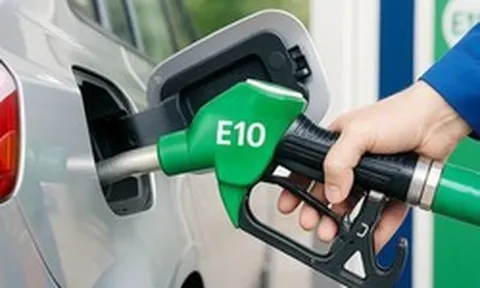 Người dân phản ánh xe gặp bất thường khi dùng xăng E10: Bộ Công thương sẽ rà soát ra sao?