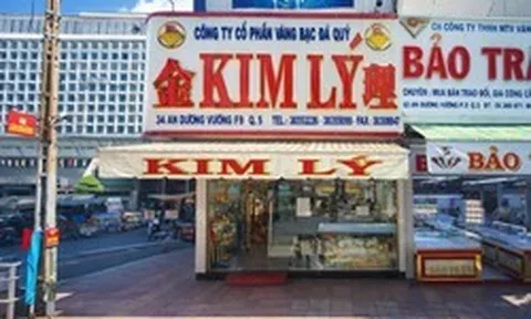 Vụ chủ tiệm vàng Kim Lý nổi tiếng hàng đầu Tp. HCM bị khởi tố: Hé lộ thủ đoạn giao nhận bằng “mật mã” đặc biệt và cách giấu kim cương qua cửa kiểm tra