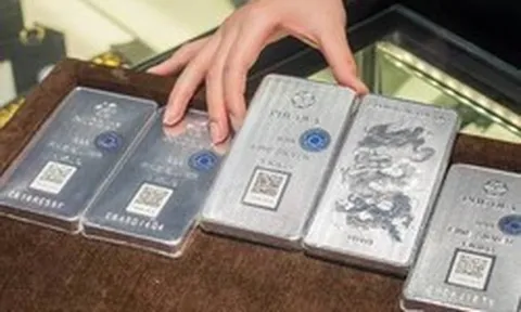 Giá bạc sáng ngày 14/7: quay đầu giảm
