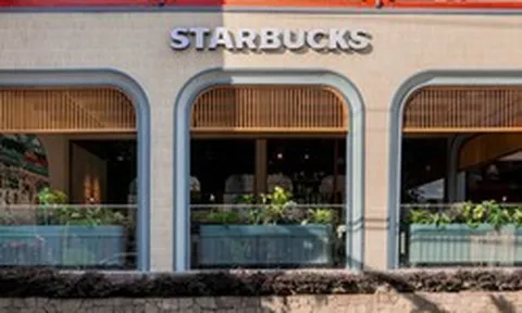 Starbucks Việt Nam gây tranh cãi vì lạm dụng AI, khách hàng chê đồng phục và thiết kế "mất chất"