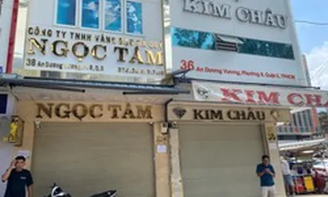 Người TP.HCM toát mồ hôi đi bán kim cương