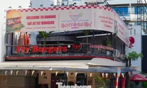 Bảng hiệu 'trắng' tiếng Việt, khách nội vừa xem vừa đoán... bên trong bán gì?