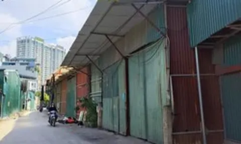 Dãy kho xưởng quanh hiện trường vụ cháy ở Hà Nội bị cắt điện, ngừng hoạt động