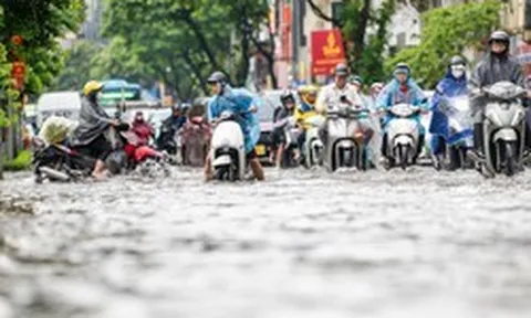 Hà Nội lý giải nguyên nhân ngõ 42 Giang Văn Minh ngập tới 40cm, nước rút chậm