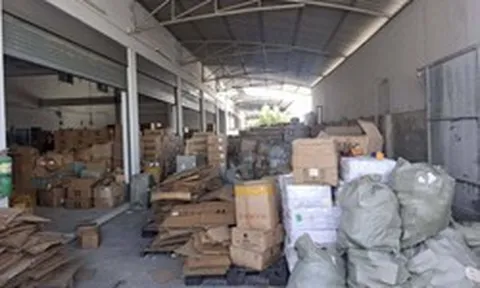 1 trung tướng chỉ huy cuộc đột kích, phát hiện đường dây nhập lậu dầu gội và sữa rửa mặt giả, tịch thu gần 120.000 sản phẩm
