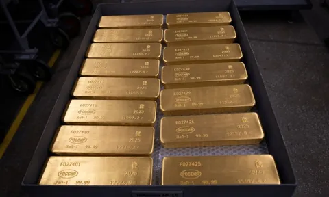 Giá vàng thế giới chạm mốc 4.300 USD/ounce, chứng khoán Mỹ lập kỷ lục