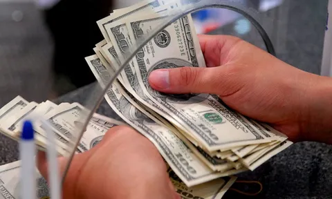 Một yếu tố đang kéo giá USD tự do xuống thấp hơn ngân hàng