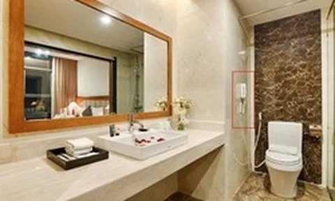 Vì sao khách sạn hạng sang đều có điện thoại trong phòng vệ sinh?