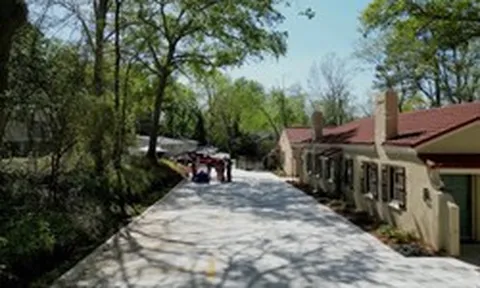 Chi hơn 1 tỷ đồng mua 8 biệt thự bỏ hoang 40 năm, người phụ nữ thu lợi bất ngờ