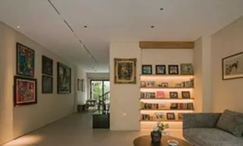 Cải tạo nhà liền kề hơn 20 năm tuổi dành không gian cho hội họa