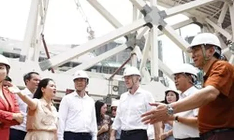 Chủ tịch FIFA thăm sân vận động 60.000 chỗ ngồi của PVF