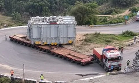 Phát hiện khối kim loại nặng 250 tấn được vận chuyển bằng đoàn xe hộ tống, đi quãng đường gần 2.000 km để thực hiện nhiệm vụ đặc biệt