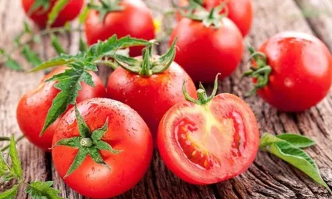Ăn cà chua mỗi ngày suốt 1 năm, người đàn ông 42 tuổi bất ngờ khi đi khám