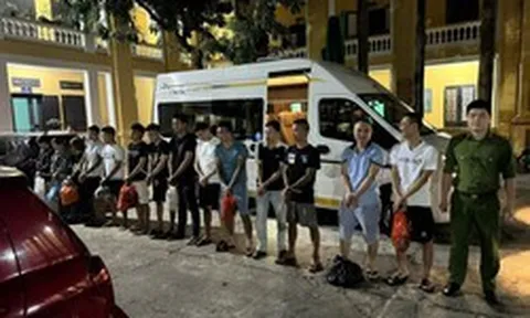 Công an Hưng Yên kiểm tra các quán karaoke, bắt khẩn cấp 4 môi giới