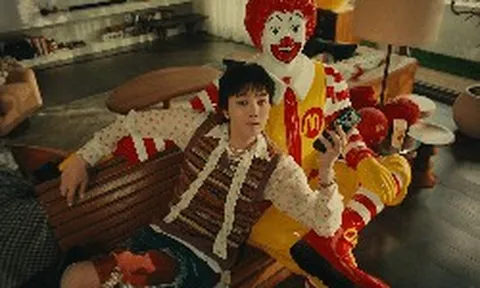 G-DRAGON bắt tay McDonald’s quảng bá gà rán