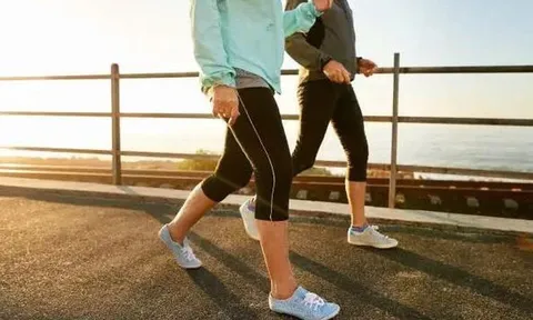 Bị gout, đi bộ mỗi ngày có giúp hạ axit uric?