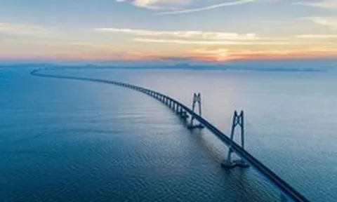 Siêu cầu dài nhất thế giới, vượt cả quãng đường Hà Nội – Hạ Long: Huy động 10.000 người dựng trong 3 năm, sử dụng hơn 4.500 dầm bê tông nặng tới 900 tấn