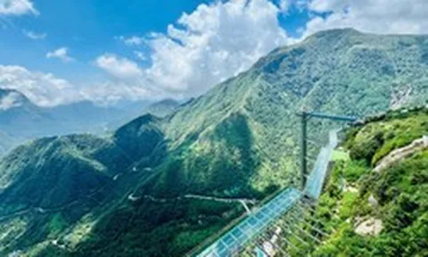 Từ ngày 1/10, cây cầu kính nghìn tỷ cao nhất Việt Nam chính thức hoạt động trở lại