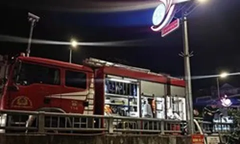 Cháy nhà 3 tầng trong ngõ 109 Âu Cơ, Hà Nội
