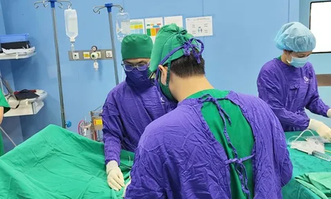 Tắm hồ về, bé trai 14 tuổi xuất hiện dấu hiệu bất thường, phải cắt bỏ tinh hoàn