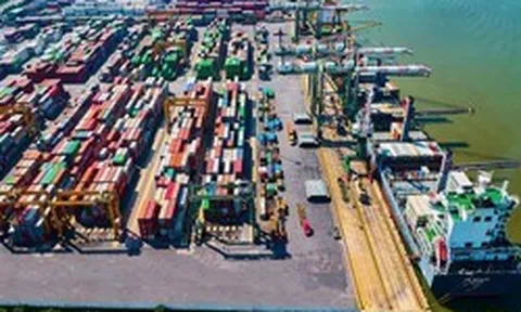 Lạ kỳ cảng biển có trị giá 11.000 tỷ đồng tại Hải Phòng: Cứ cuối quý lại tăng dựng đứng, vốn hoá gấp đôi công ty mẹ