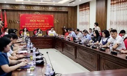 Agribank cùng Đoàn đại biểu Quốc hội thành phố Hà Nội trao 1 tỷ đồng hỗ trợ xây dựng Nhà Đại đoàn kết