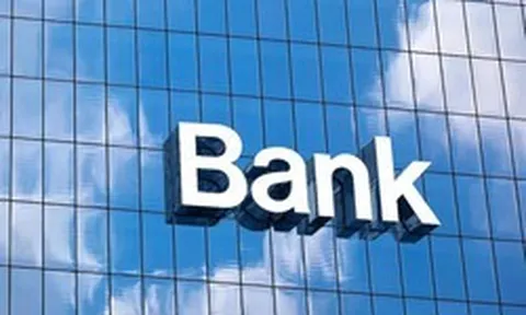 Một cổ phiếu ngân hàng tăng trần 9,9% sáng 12/10