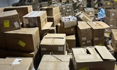 Phát hiện hơn 233.000 sản phẩm mỹ phẩm trôi nổi, trị giá hơn 10 tỷ đồng