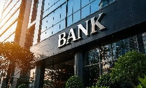 Lãi suất neo cao, nguồn vốn thắt chặt: Chuyên gia cảnh báo tín nhiệm ngân hàng, doanh nghiệp suy yếu