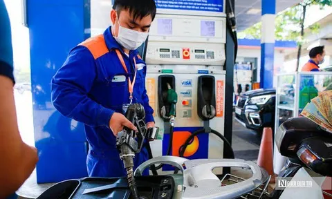 Giá xăng, dầu hôm nay (15/10) đồng loạt giảm