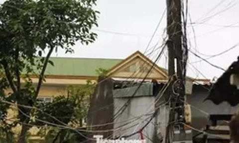 Sống thấp thỏm ở khu tập thể xuống cấp nghiêm trọng