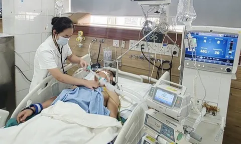 Bệnh viện Bạch Mai thông tin về tình hình sức khỏe 7 nạn nhân trong vụ ngộ độc khí clo