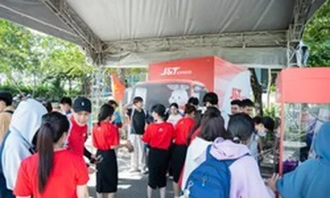 "Trạm giao nhận J&T Express" gây sốt tại ký túc xá