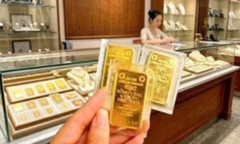 Giá vàng liên tục lao dốc, nhà đầu tư nên làm gì?
