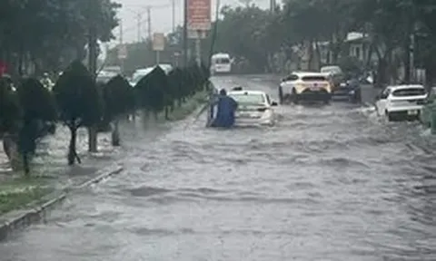 'Giải cứu' đoạn đường ven biển Đà Nẵng đi Hội An hễ mưa to là ngập