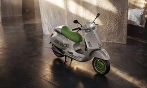 Mẫu Vespa độc bản giá gần 400 triệu, Việt Nam chỉ có 4 chiếc - đánh số từng chiếc một