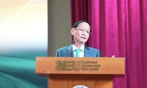 Ông Vũ Văn Tiền: Mình luôn phấn đấu thành người tử tế nên không đi theo kiểu bùng nổ, cứ đi nhẹ, nói khẽ, cười tươi để hợp tác với mọi người cho vui vẻ