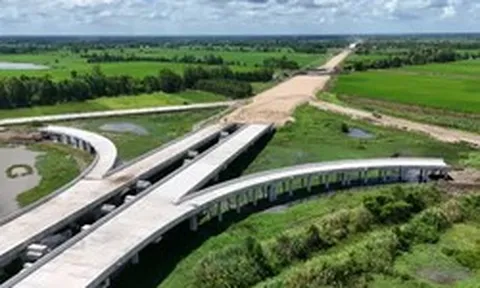 Thông xe cao tốc phải chạy thật, không phải để lấy ngày, rồi 'đóng cửa' thi công tiếp