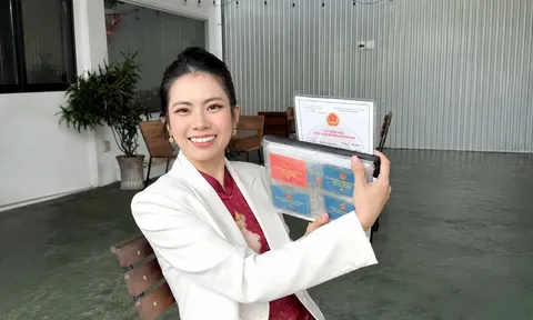 Trải lòng của cô gái miền Tây làm nghề lái sà lan: “Bố mẹ từng cấm tôi theo nghề vì quá nguy hiểm”