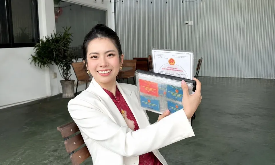 Trải lòng của cô gái miền Tây làm nghề lái sà lan: “Bố mẹ từng cấm tôi theo nghề vì quá nguy hiểm”